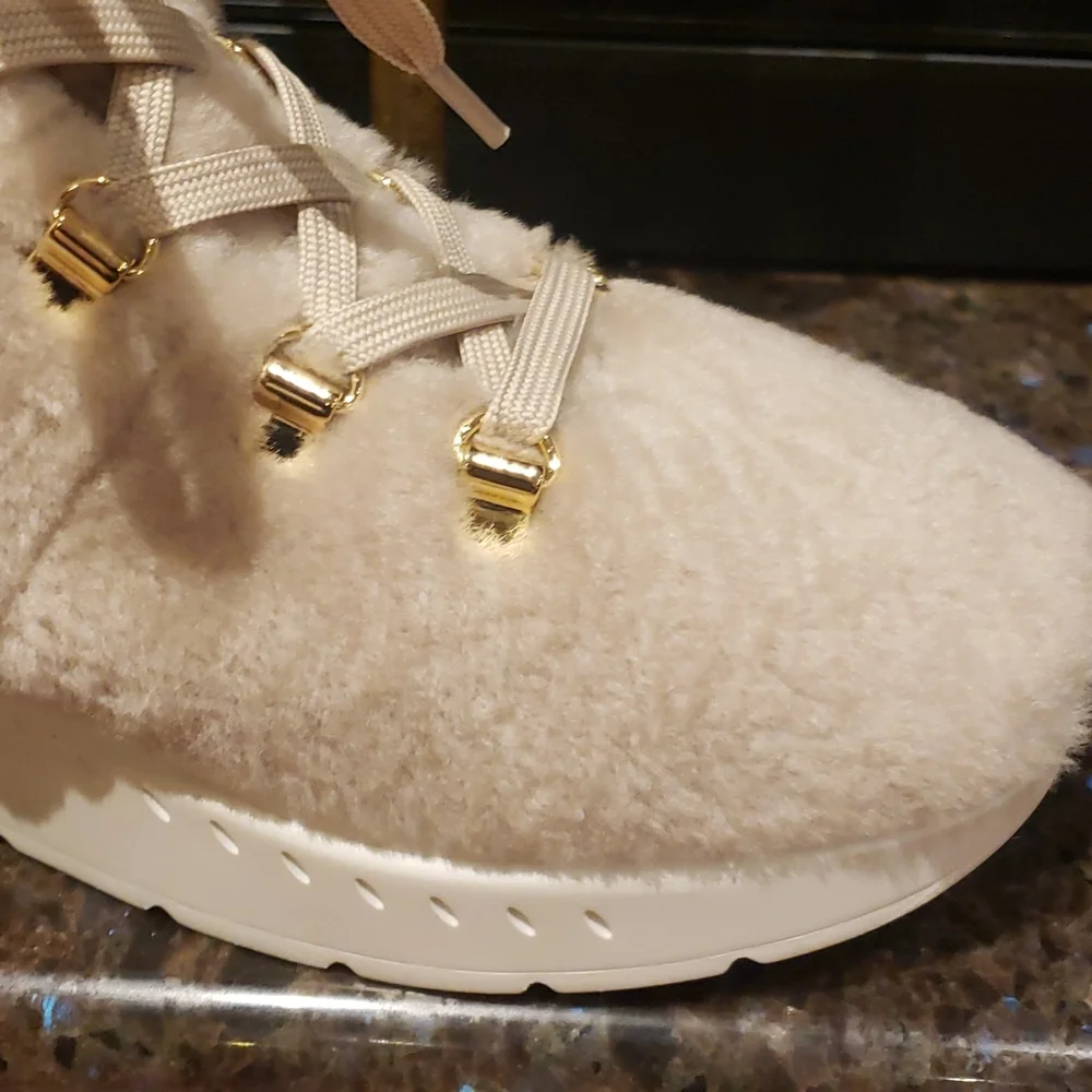NWT 9.5 STUART WEITZMAN McKenzee BEIGE BOOTS - Picture 5 of 12